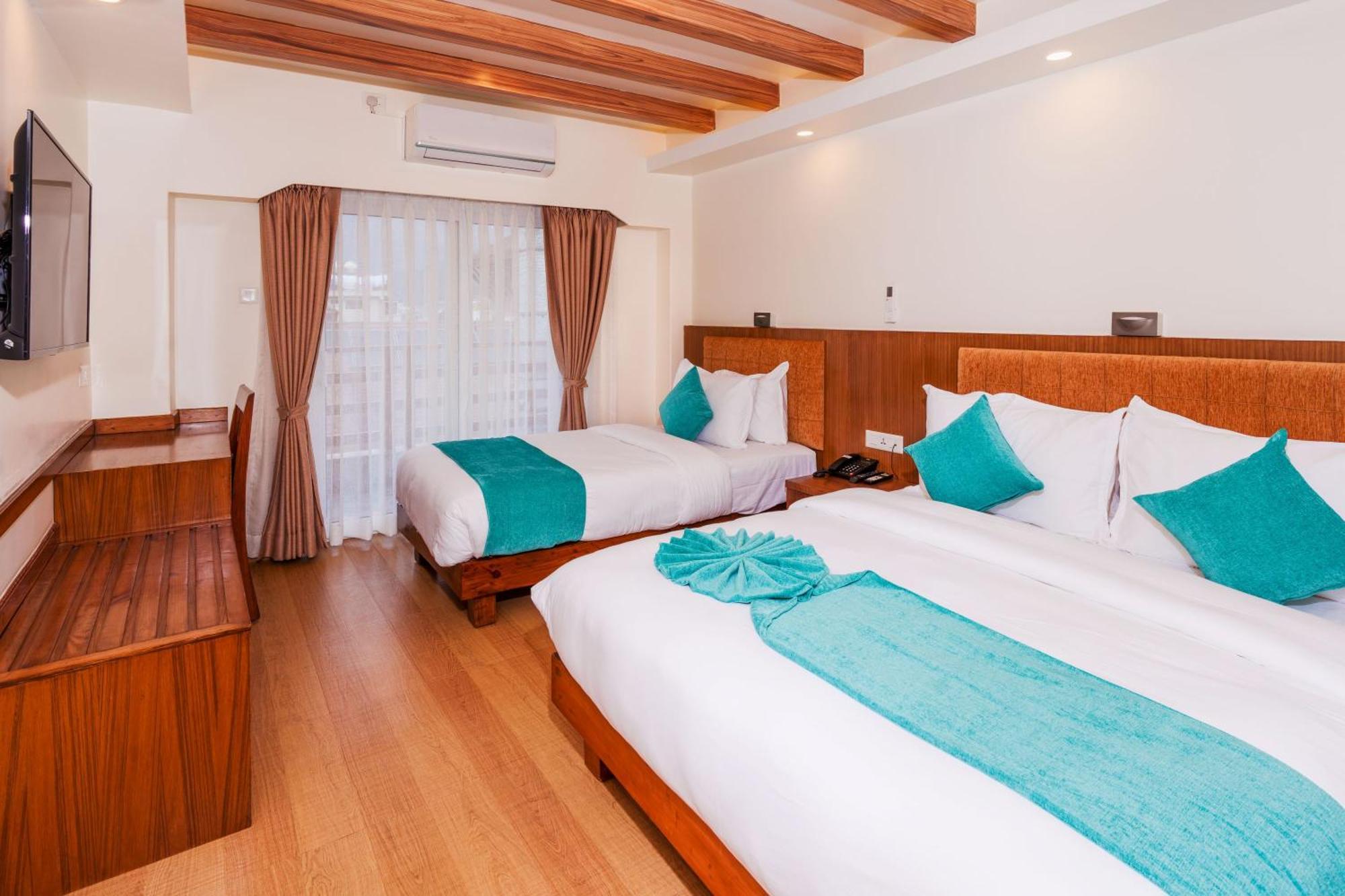 Pokhara Alpine And Springs Hotel Bagian luar foto