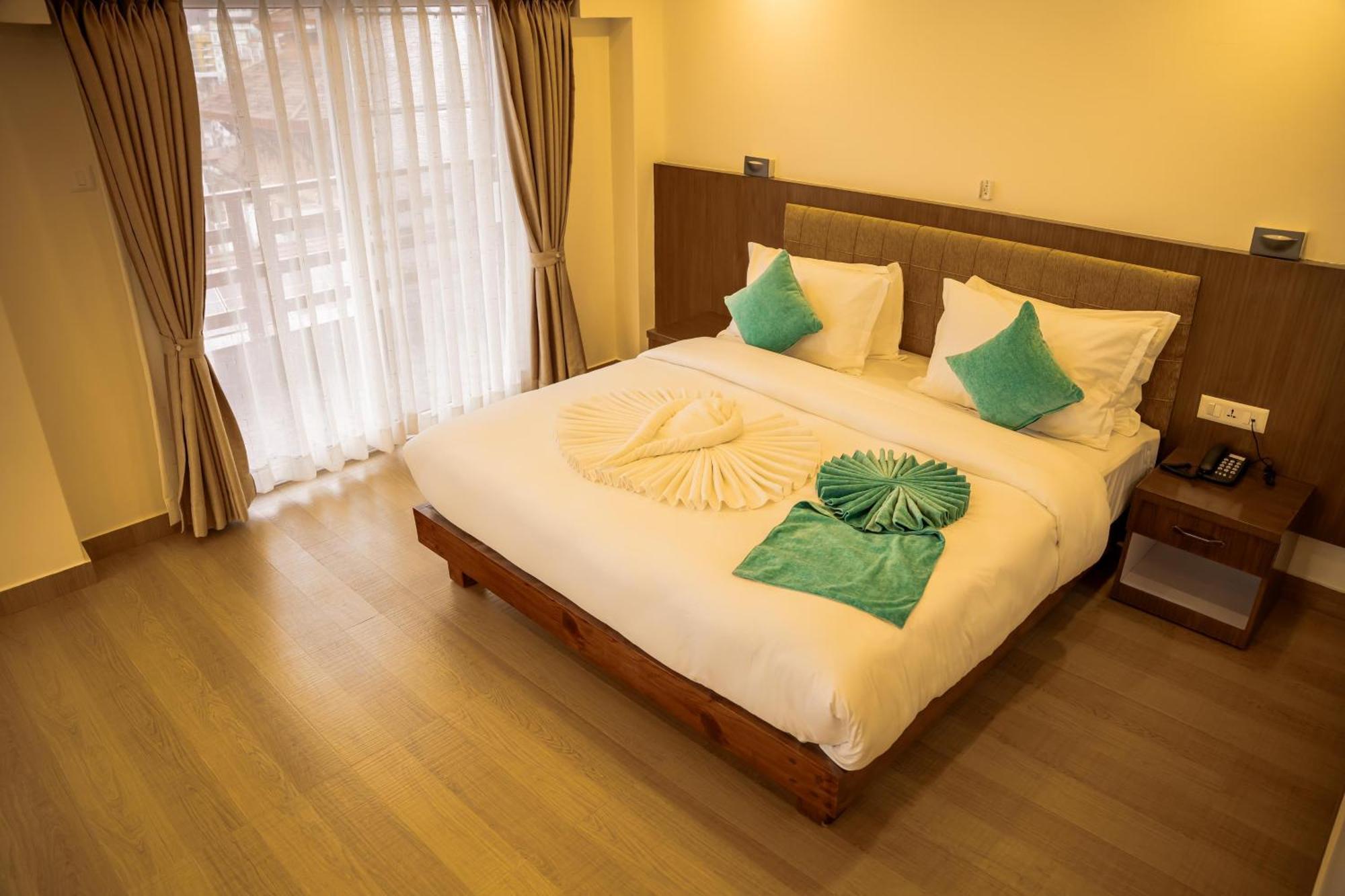 Pokhara Alpine And Springs Hotel Bagian luar foto