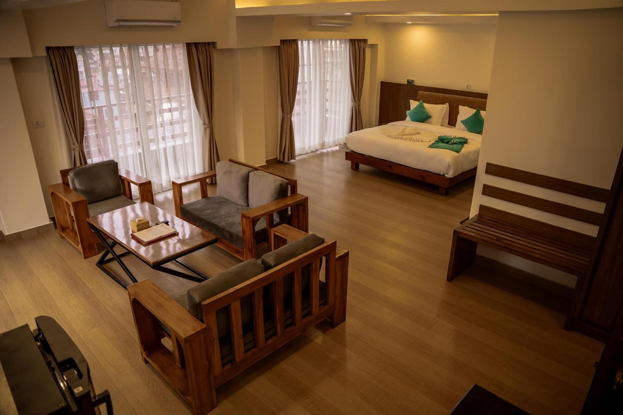 Pokhara Alpine And Springs Hotel Bagian luar foto