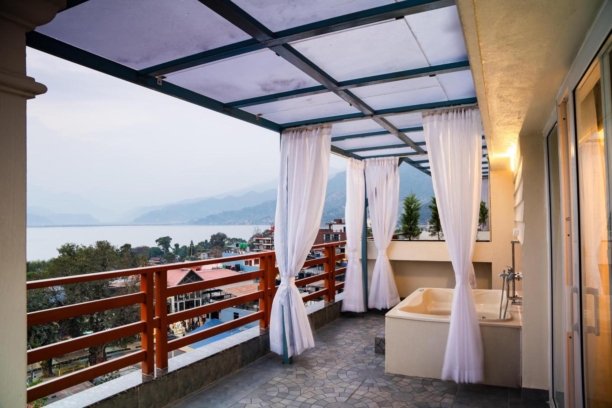 Pokhara Alpine And Springs Hotel Bagian luar foto