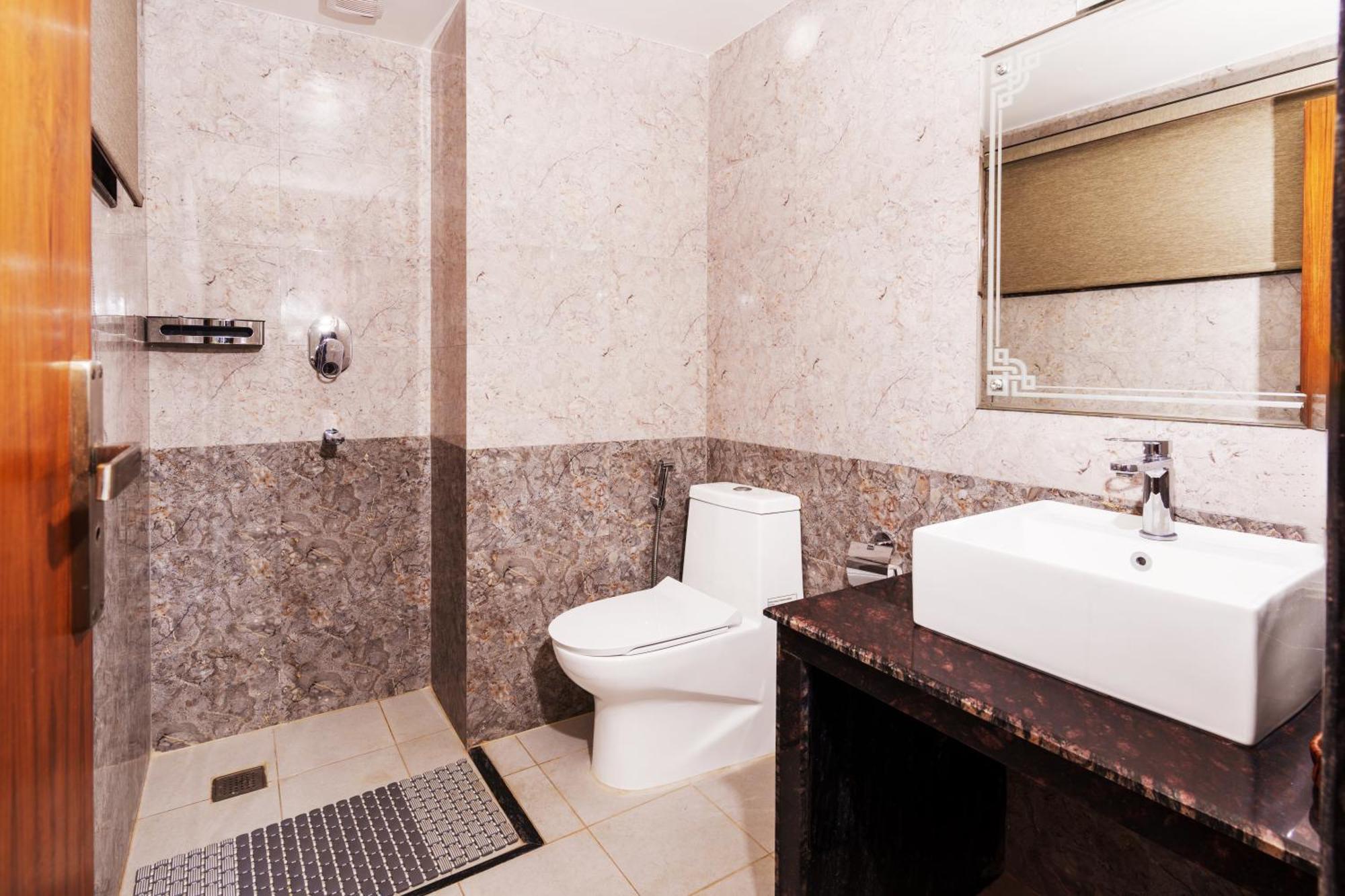 Pokhara Alpine And Springs Hotel Bagian luar foto