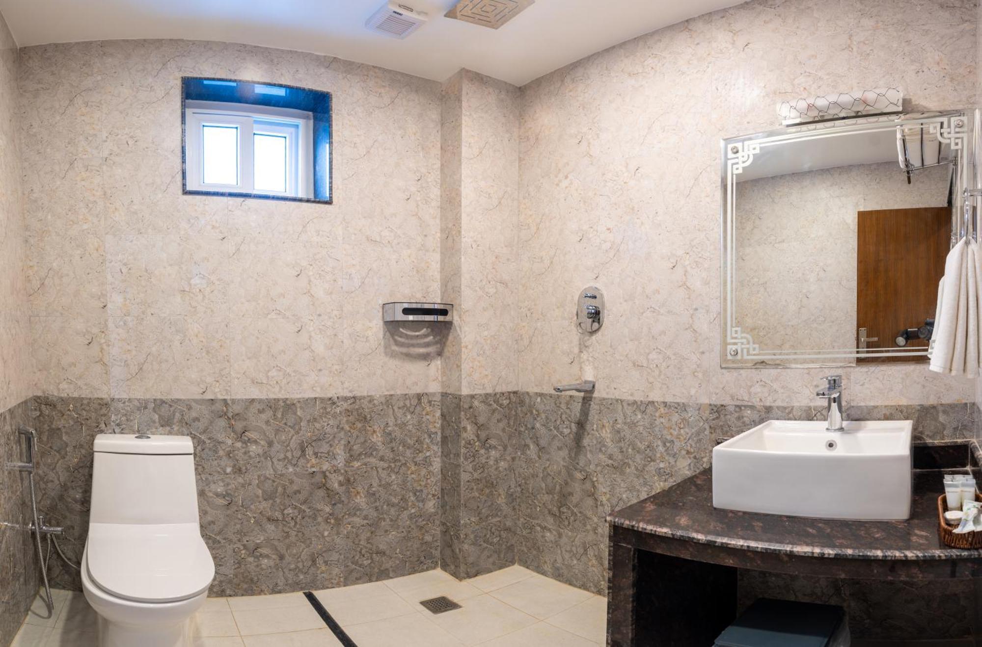 Pokhara Alpine And Springs Hotel Bagian luar foto