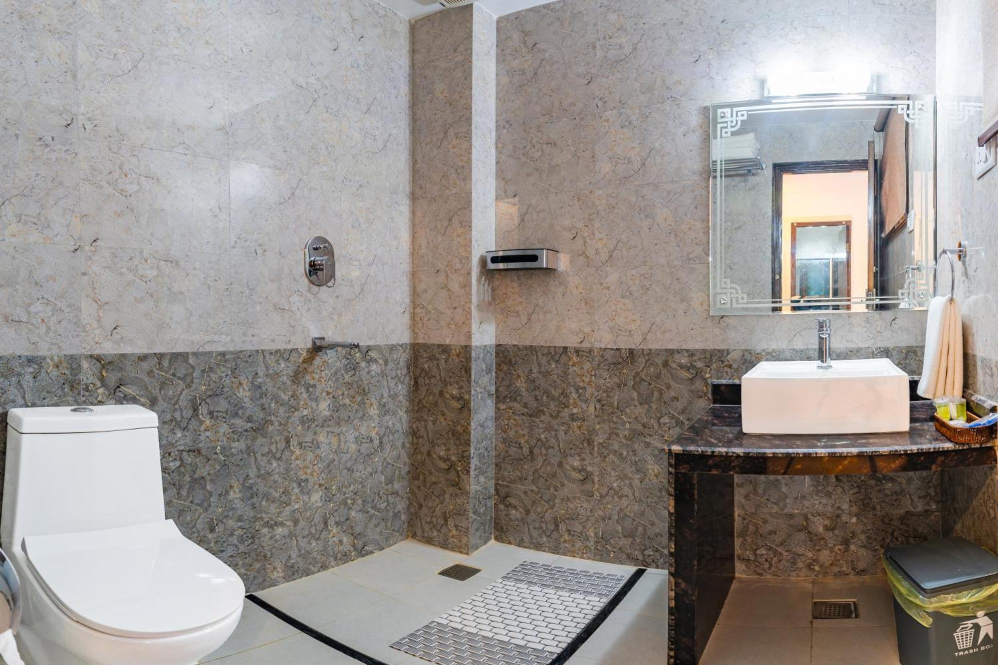 Pokhara Alpine And Springs Hotel Bagian luar foto