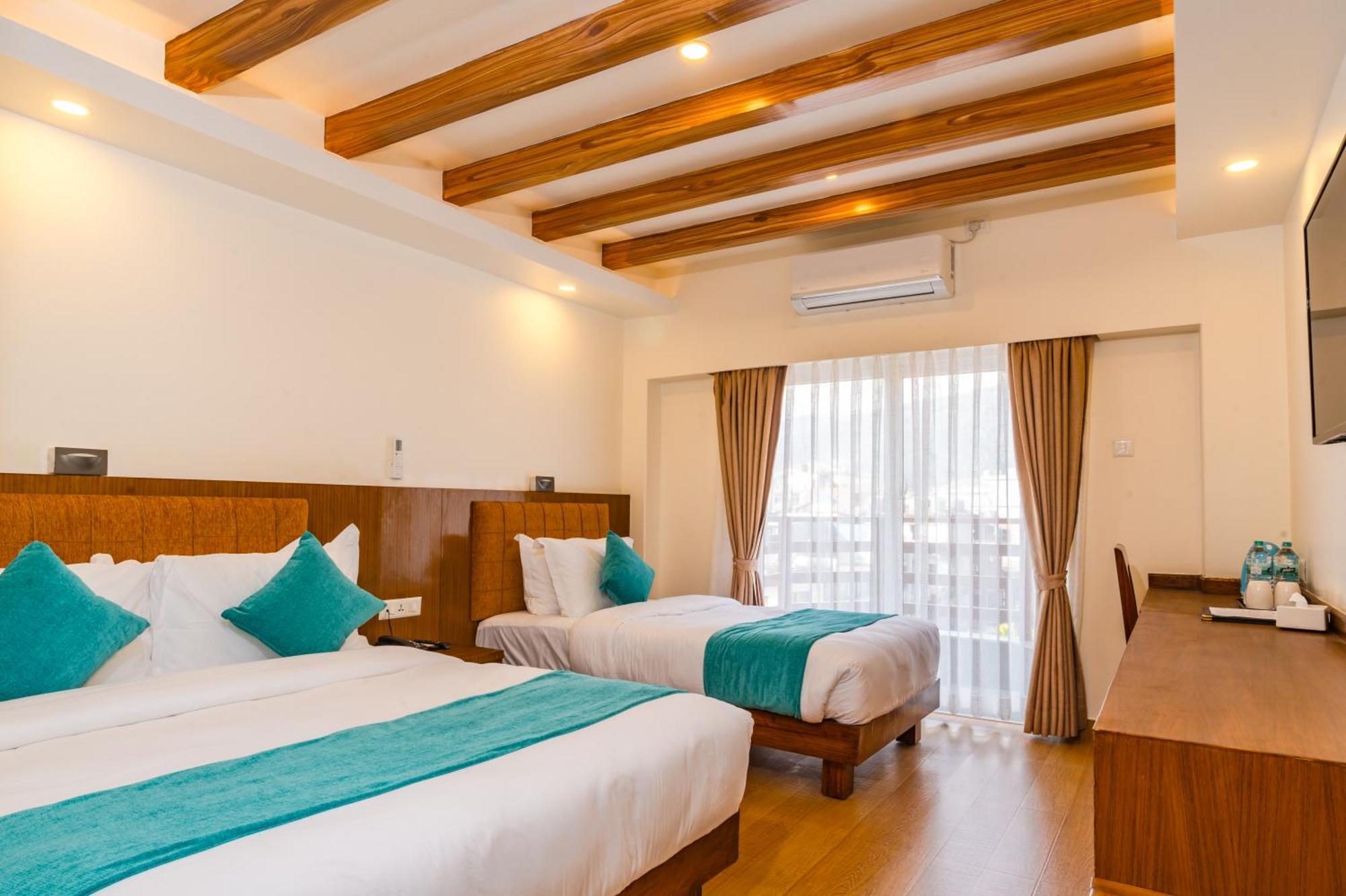 Pokhara Alpine And Springs Hotel Bagian luar foto