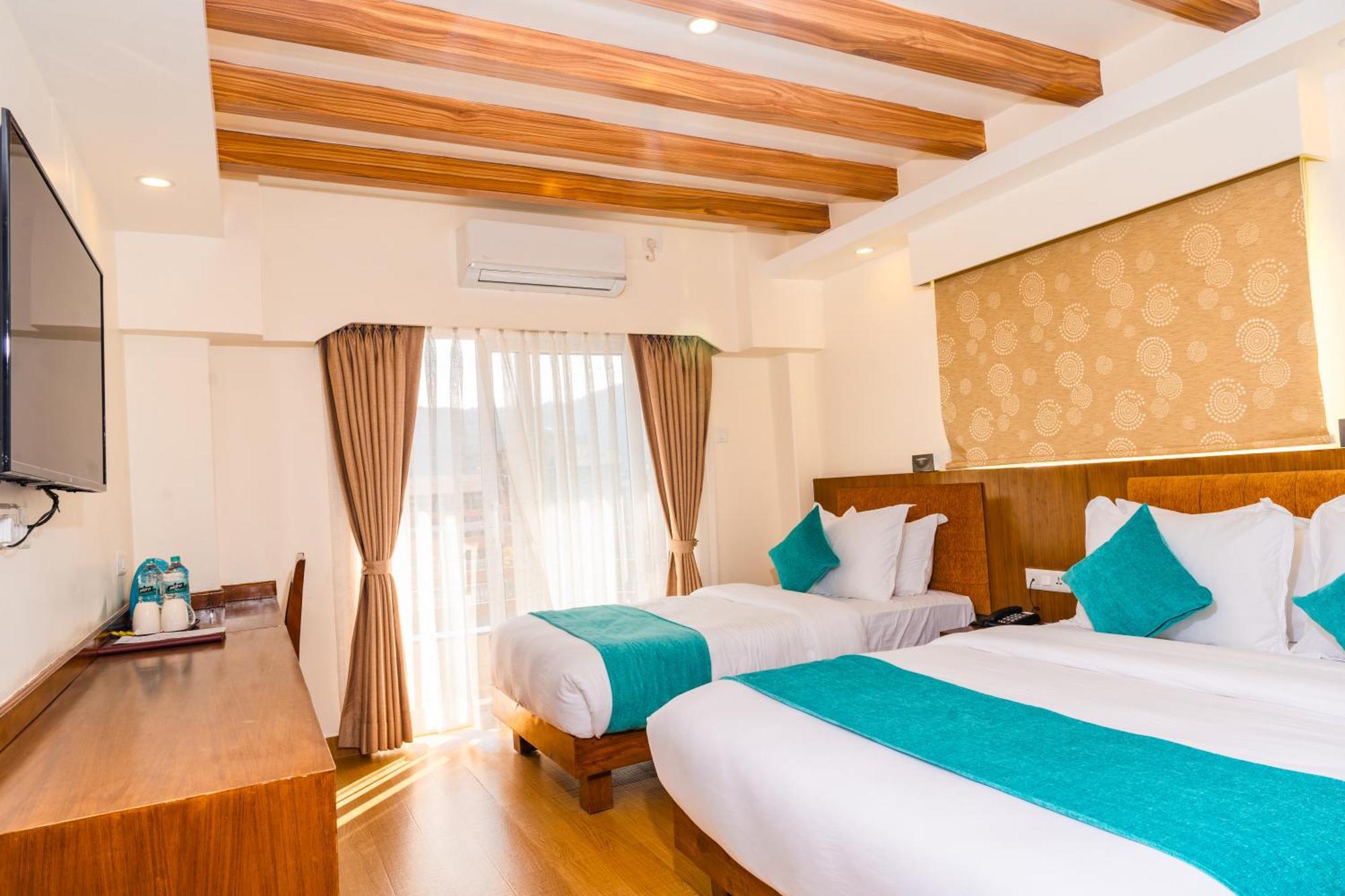 Pokhara Alpine And Springs Hotel Bagian luar foto