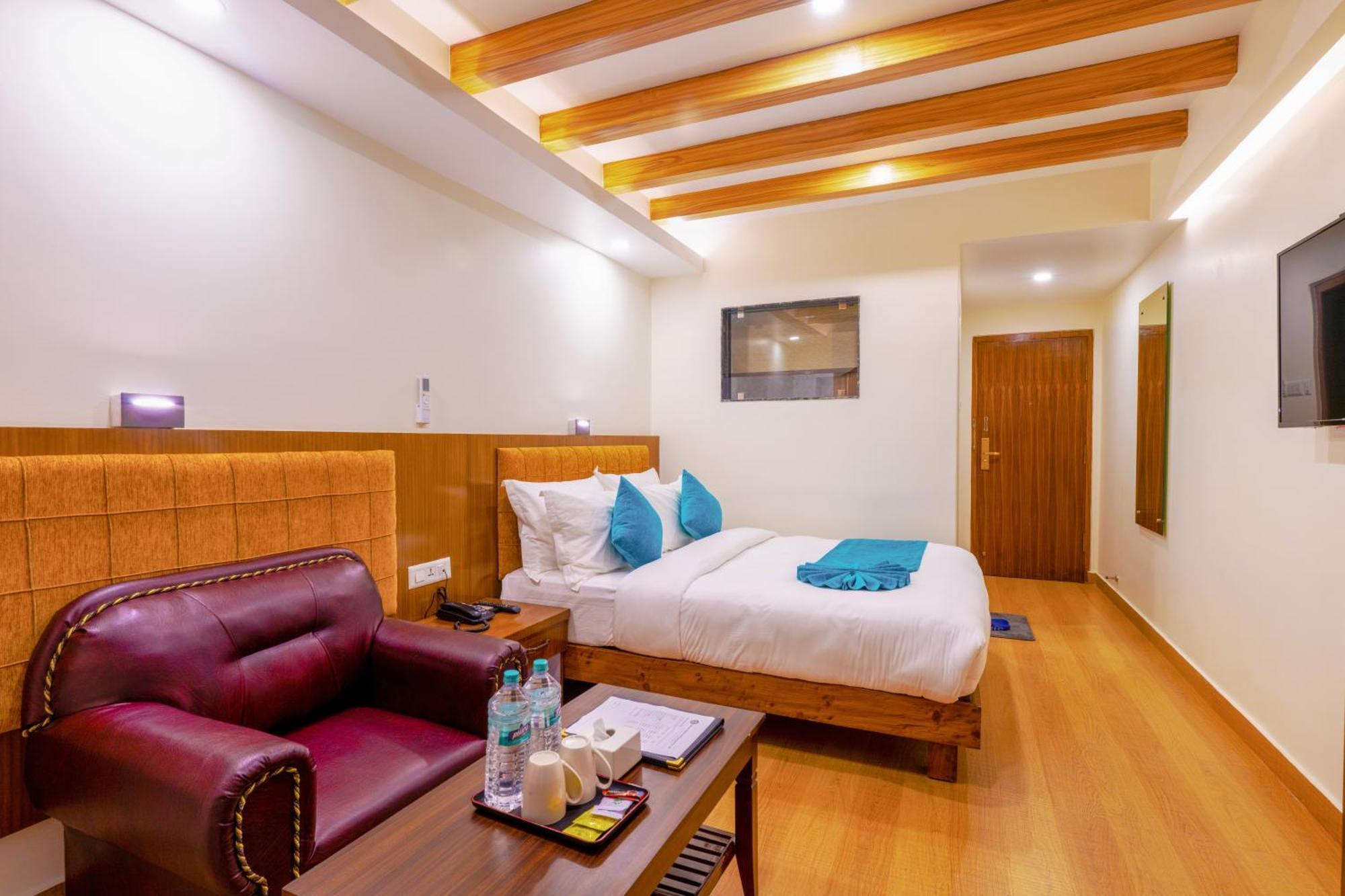 Pokhara Alpine And Springs Hotel Bagian luar foto
