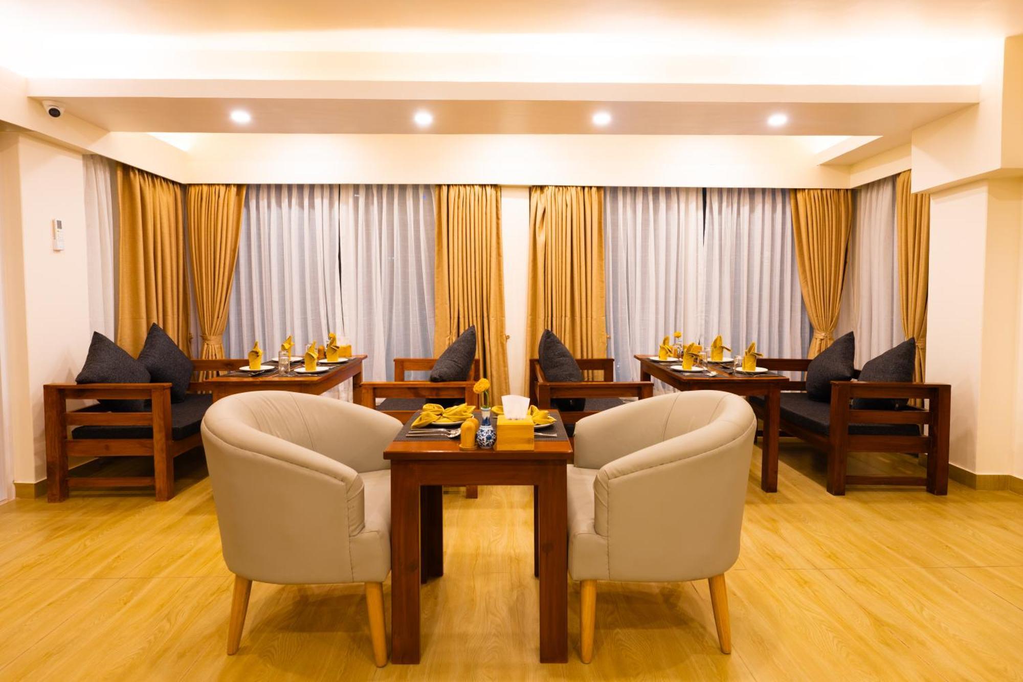 Pokhara Alpine And Springs Hotel Bagian luar foto