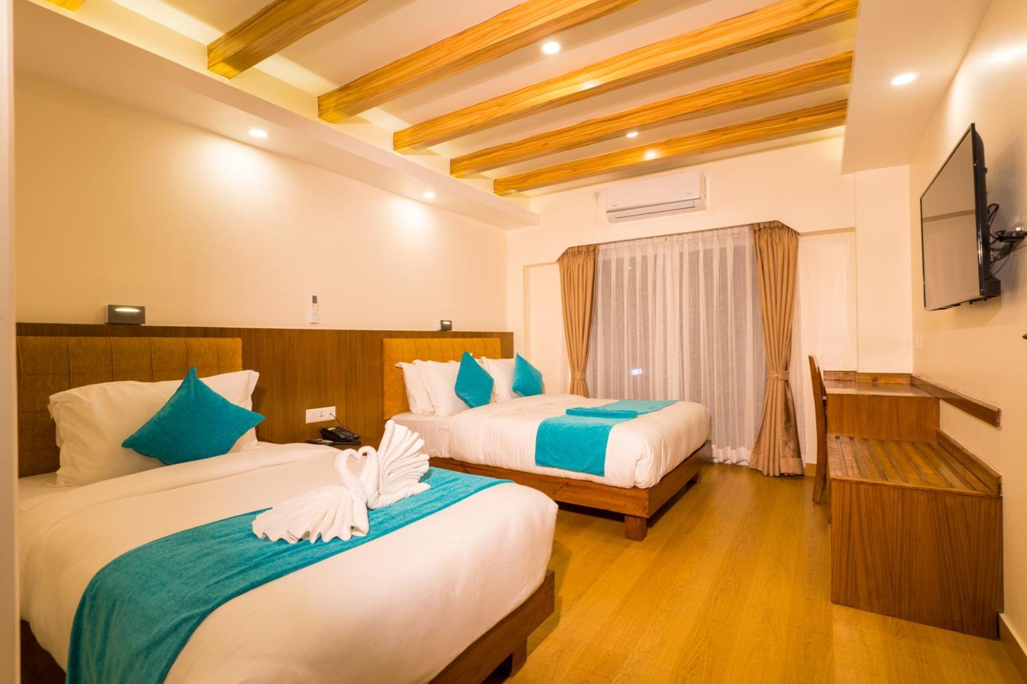 Pokhara Alpine And Springs Hotel Bagian luar foto