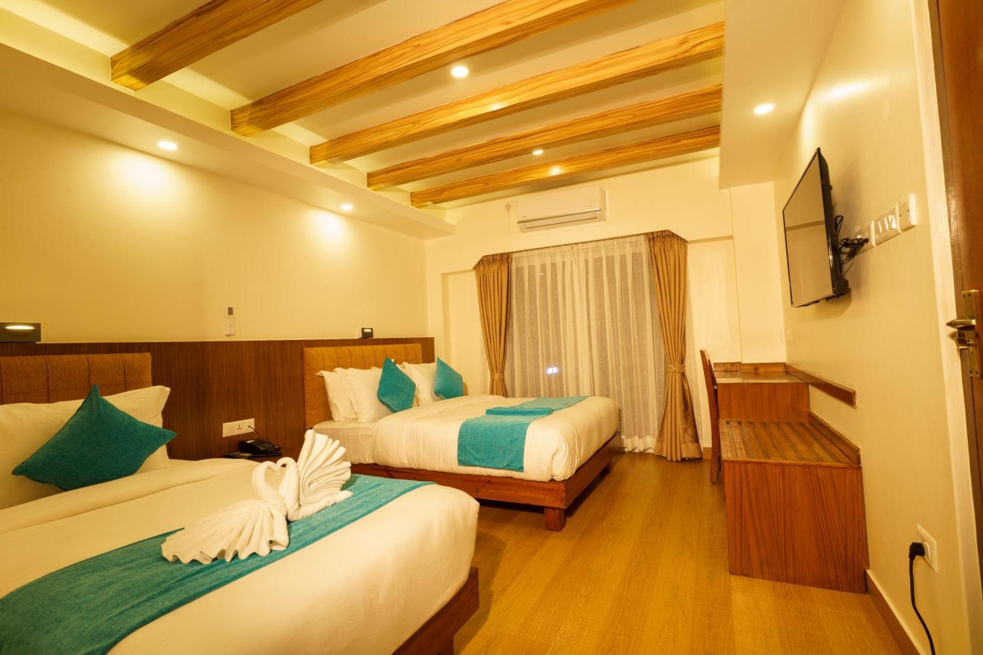 Pokhara Alpine And Springs Hotel Bagian luar foto